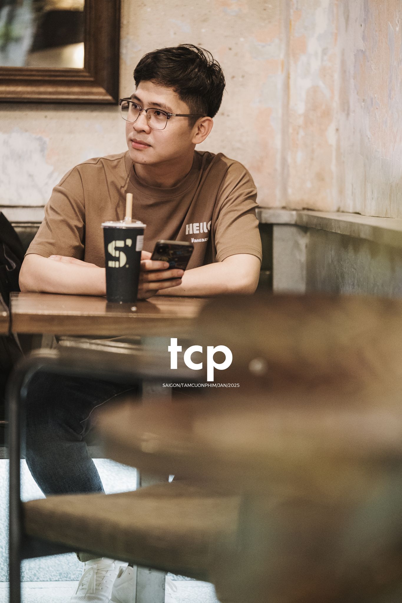 Tám Cuộn Phim - Lại khựng tay giữa chừng