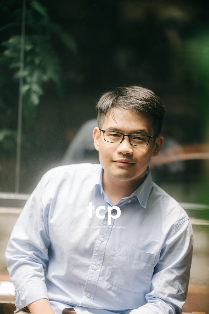 Tám Cuộn Phim - Bể cá
