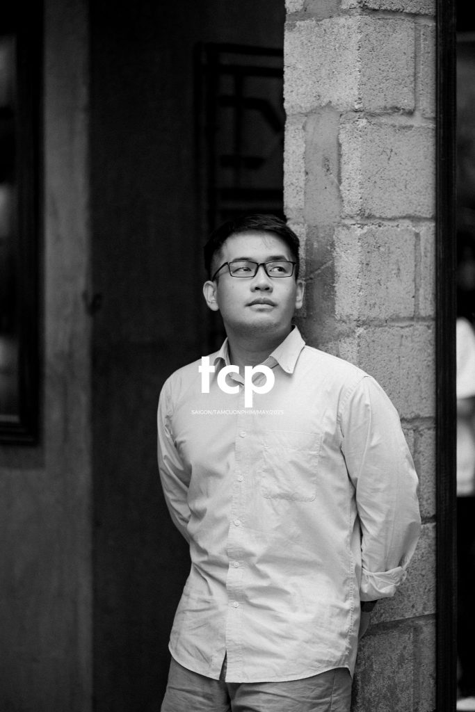 Tám Cuộn Phim - Bể cá
