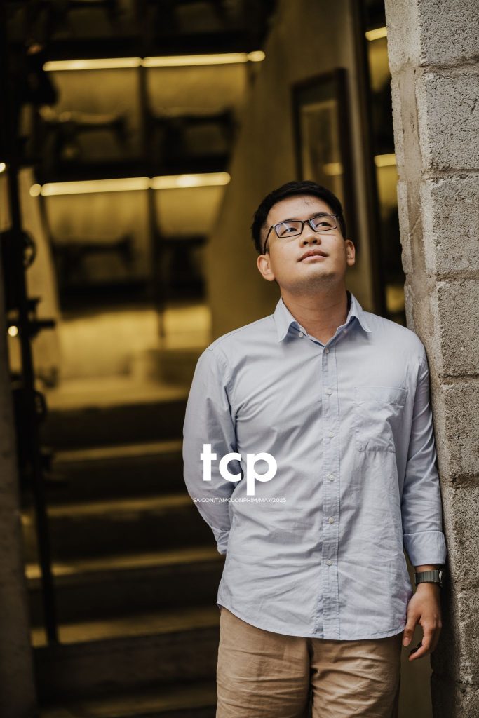 Tám Cuộn Phim - Bể cá