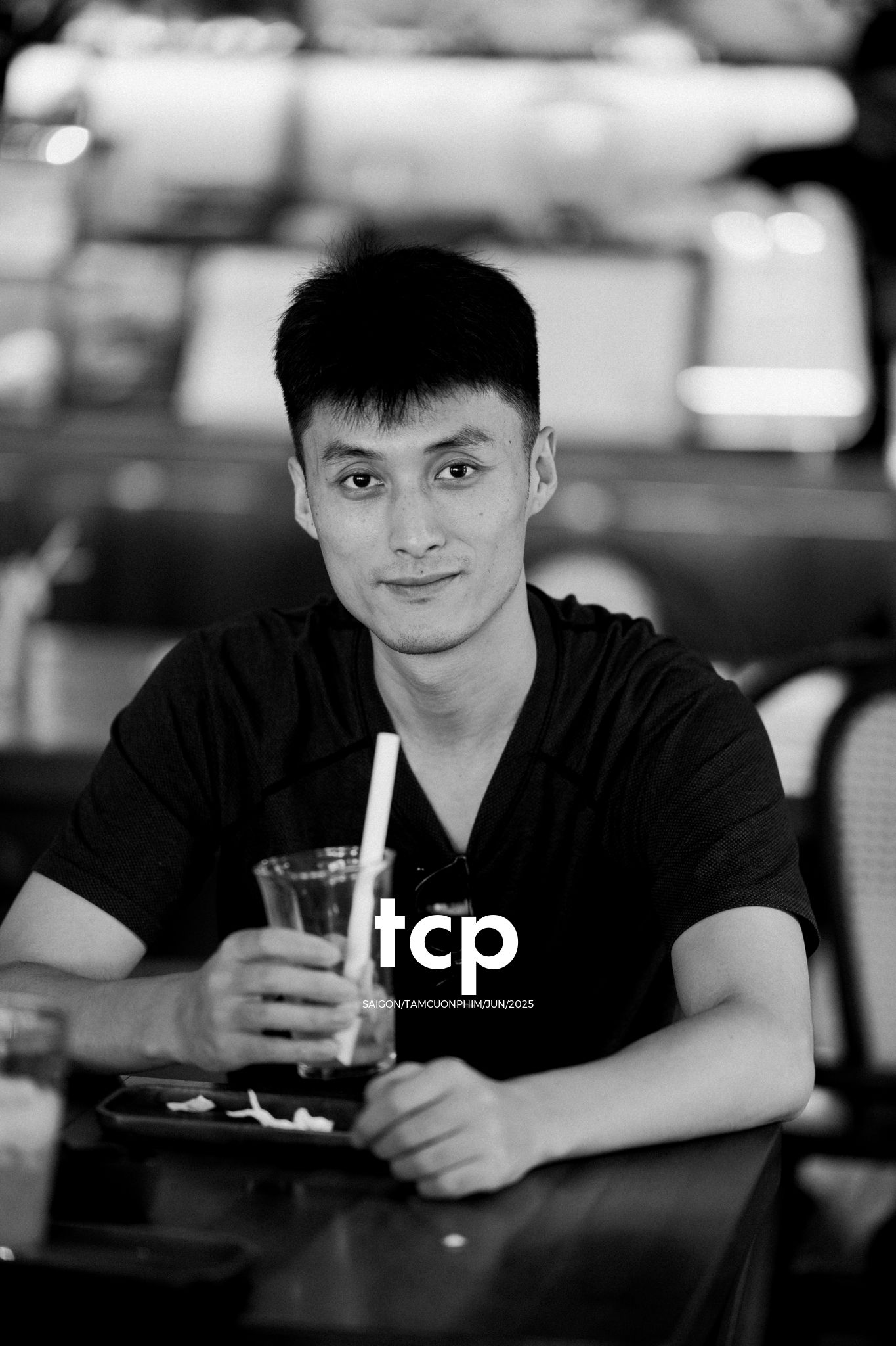 Tám Cuộn Phim - Đối diện
