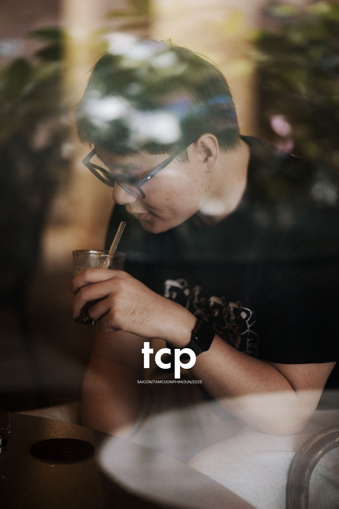Tám Cuộn Phim - Vệt bóng lá