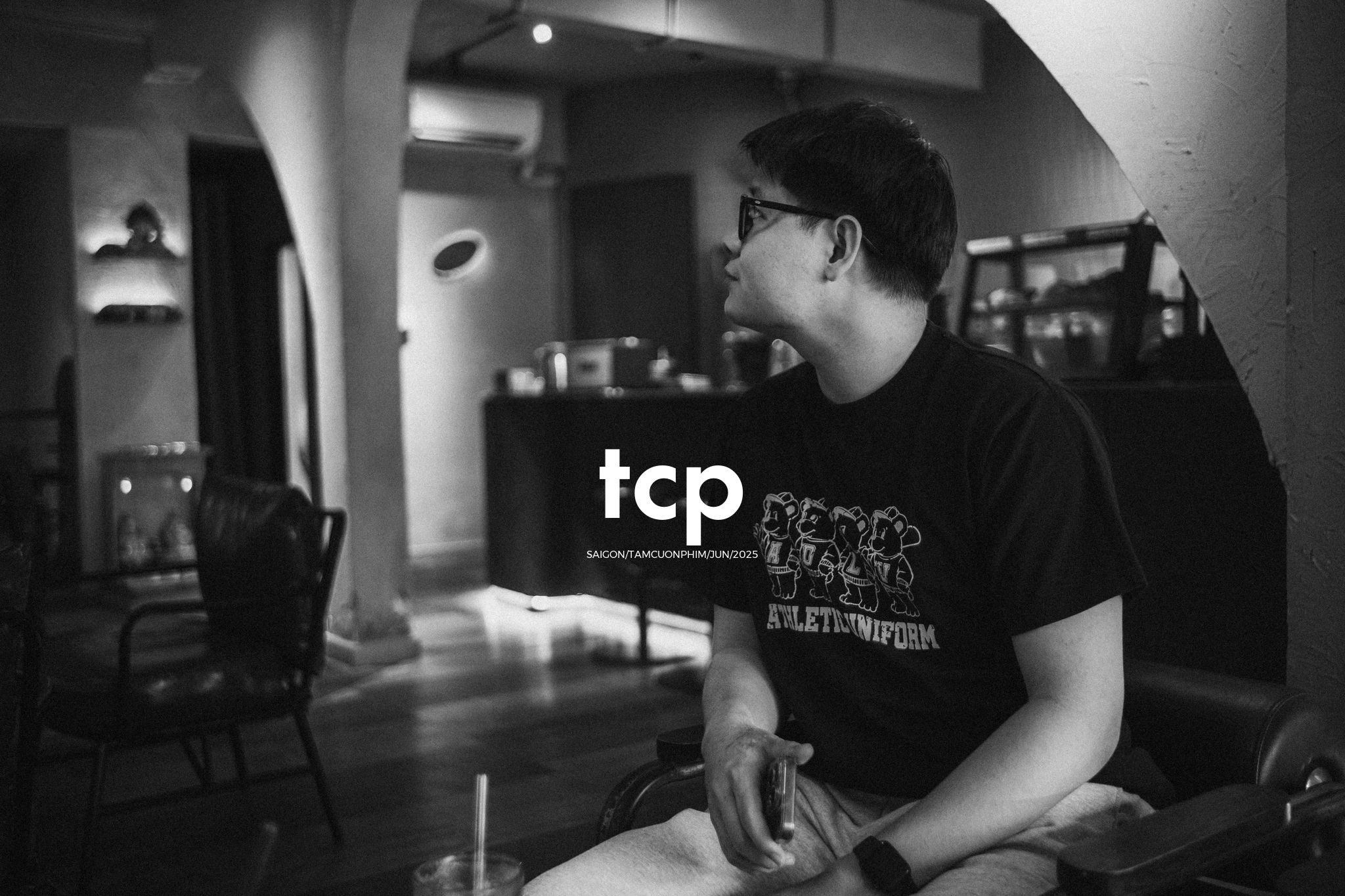 Tám Cuộn Phim - Vệt bóng lá