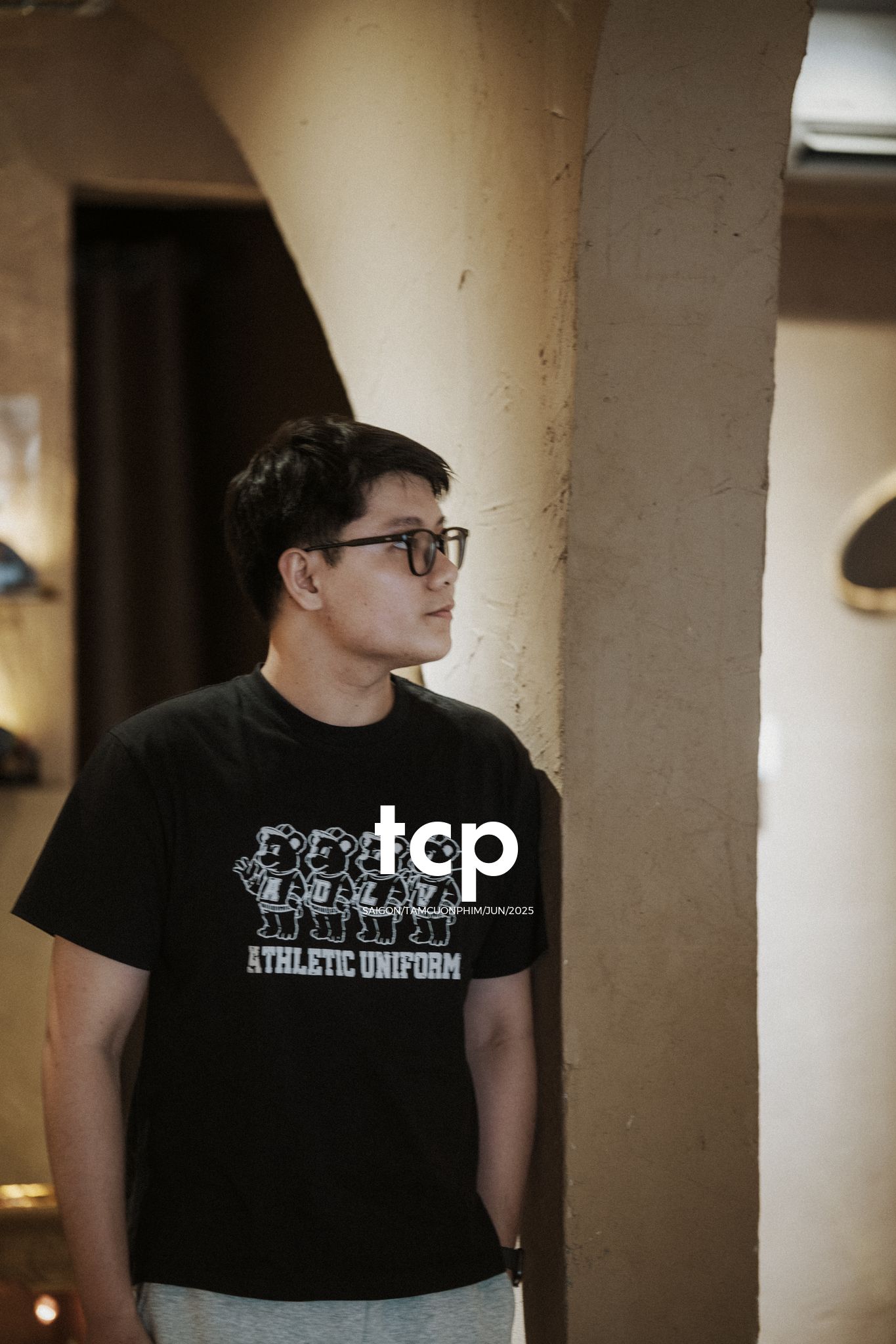 Tám Cuộn Phim - Vệt bóng lá
