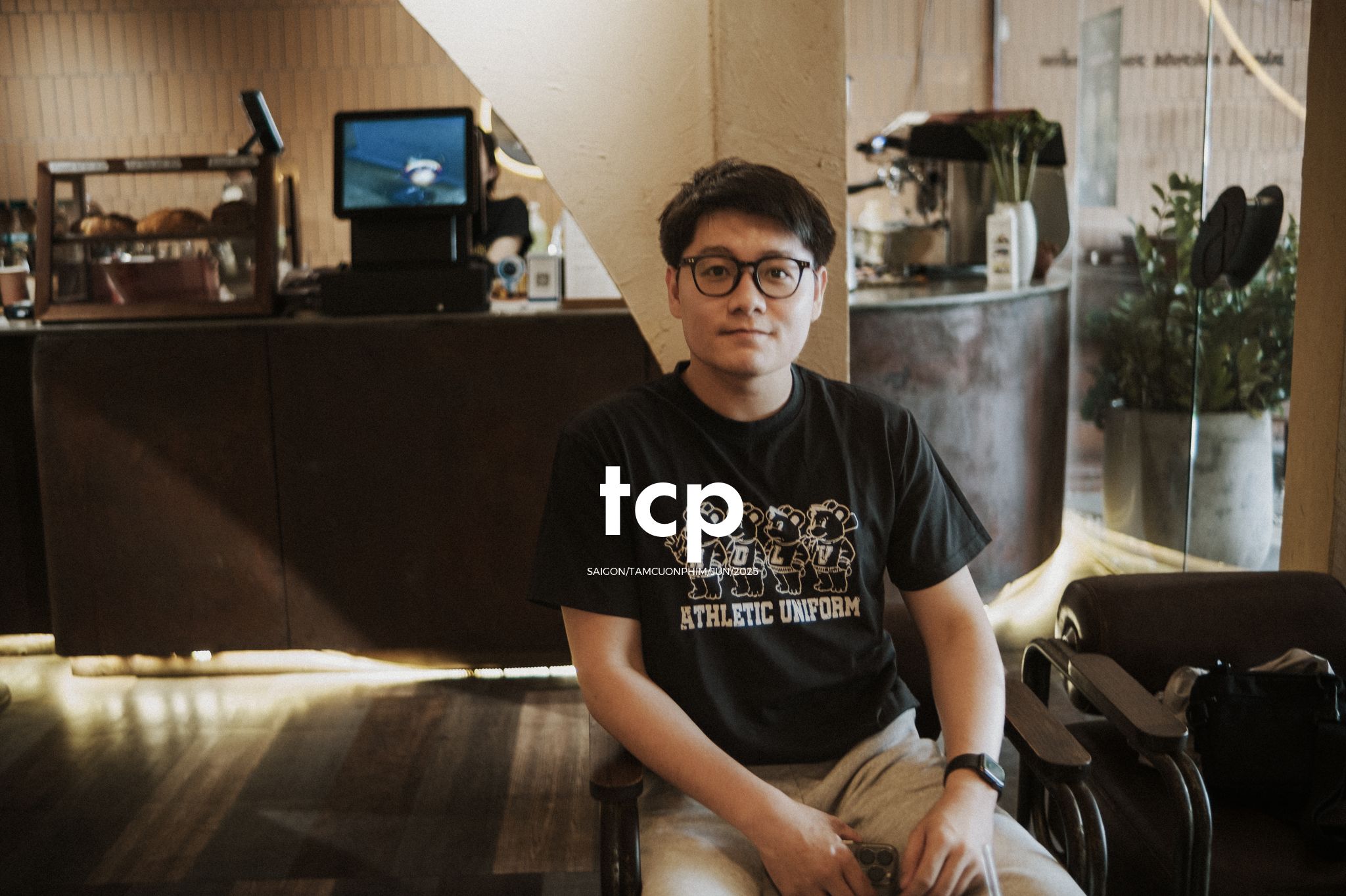 Tám Cuộn Phim - Vệt bóng lá