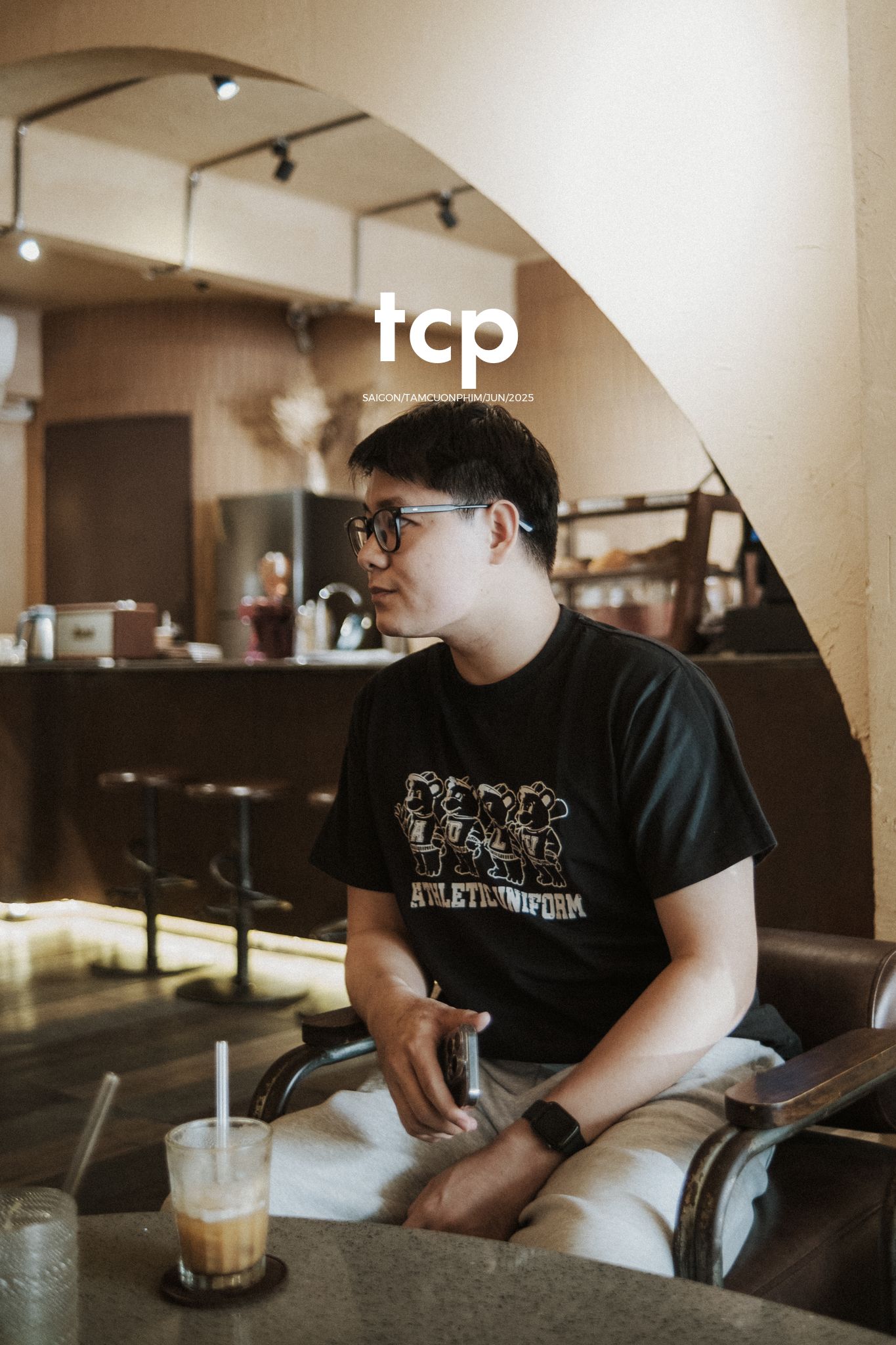 Tám Cuộn Phim - Vệt bóng lá