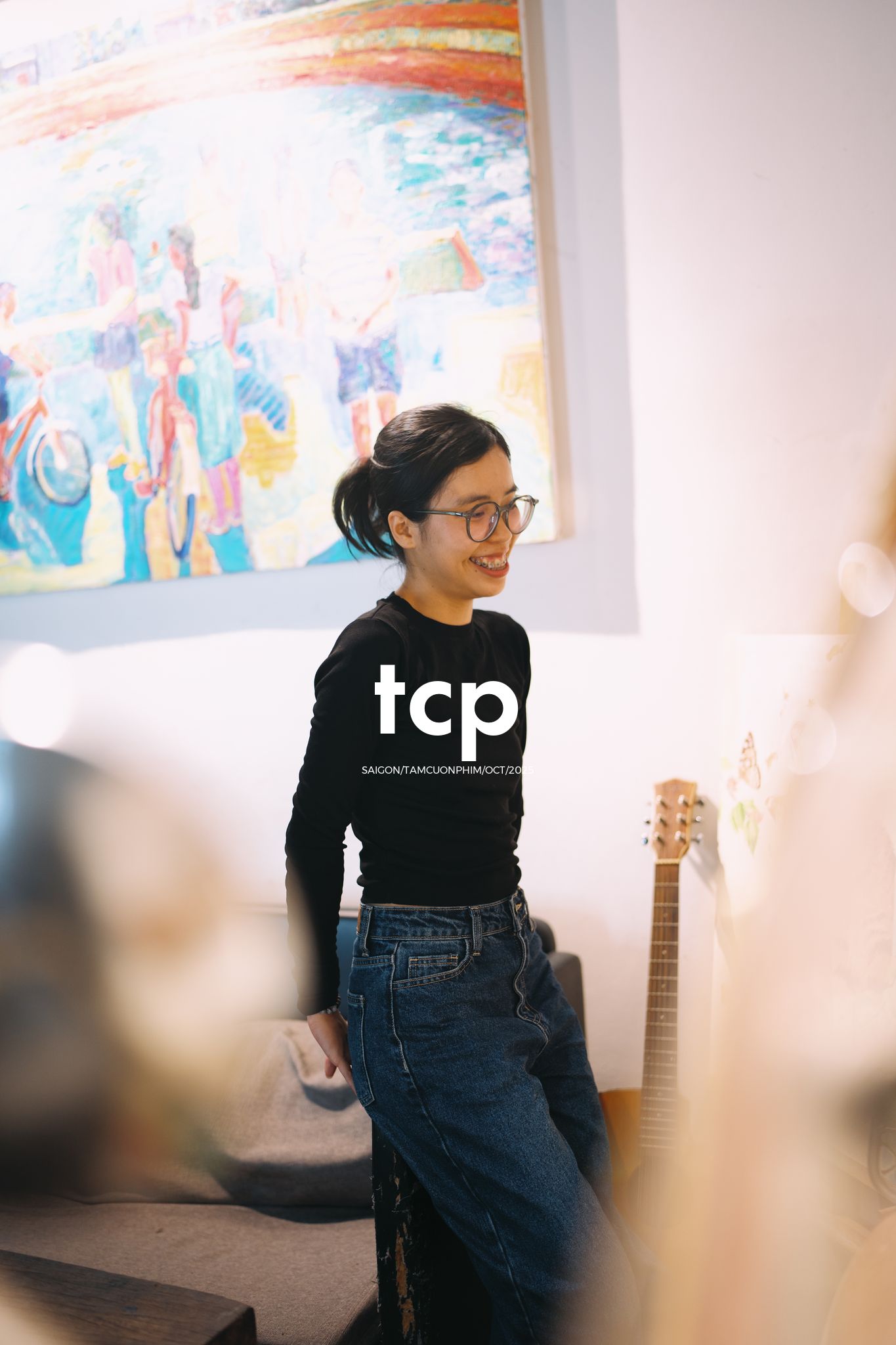 Tám Cuộn Phim - Chị nâng niu chiếc hộp vỏ ốc