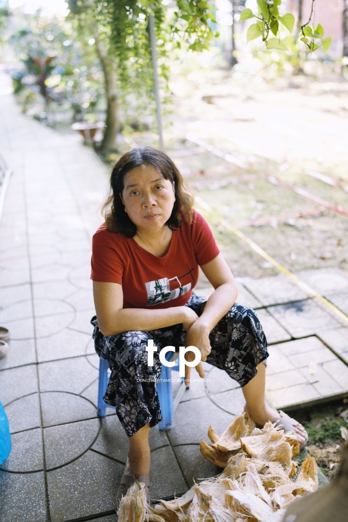 Tám Cuộn Phim - Đống vỏ dừa