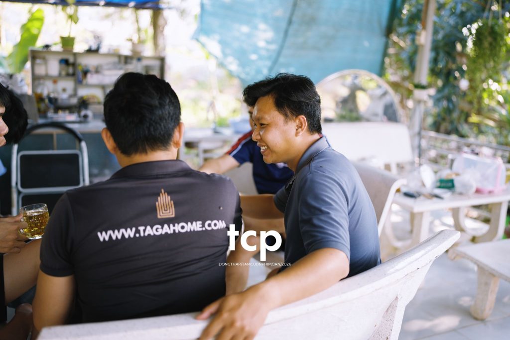 Tám Cuộn Phim - Đống vỏ dừa